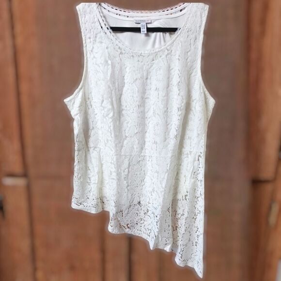 NWOT ISAACMIZRAHLIVE Plus Size One-sided Cream Color Frilly Lacy Tunic. - Picture 1 of 10